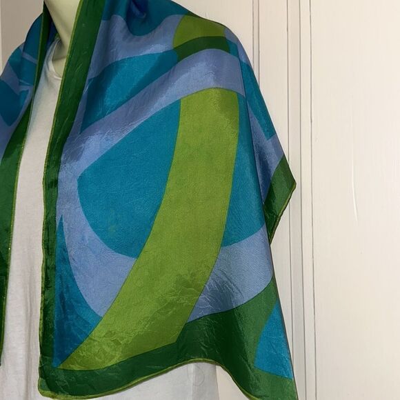 Vintage Vera Neumann 60s/70s green, lavender & turquoise polyester scarf - Picture 2 of 9